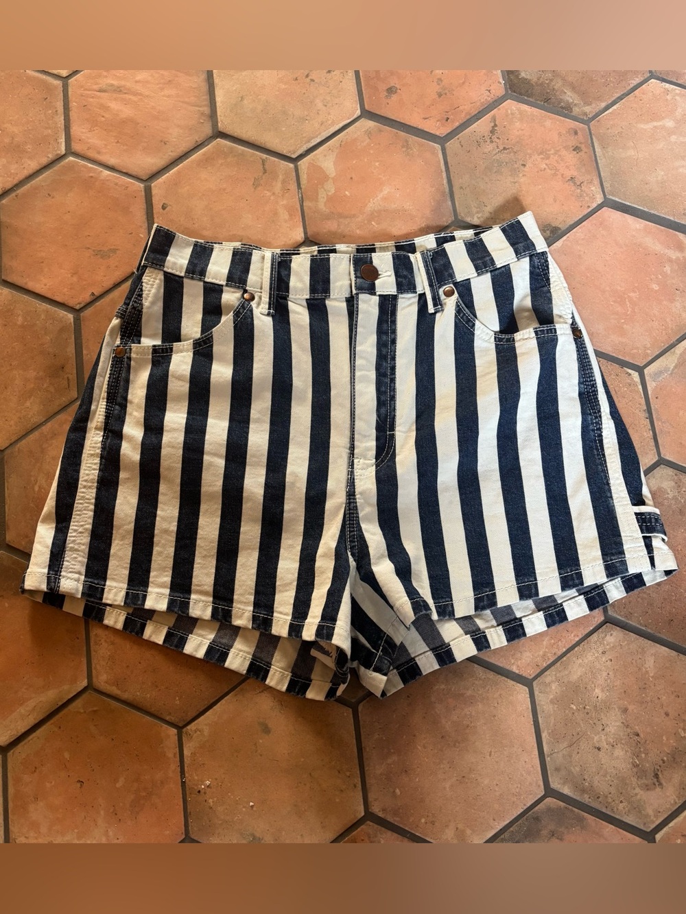 Wrangler blue white stripe shorts size 27